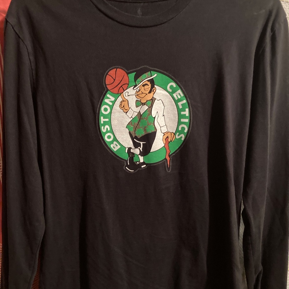 Boston Celtics Kyrie Irving Long sleeveYouth XL Extra Large Shirt Kids Black 11